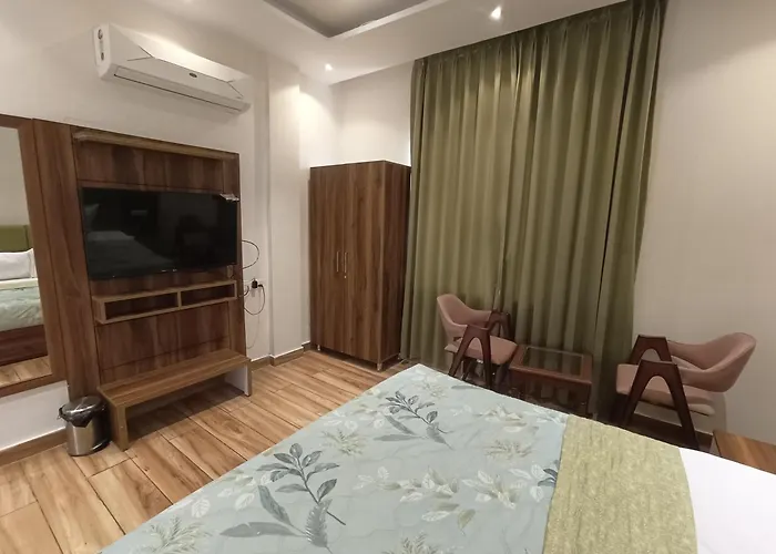 Vani Hotel Golden Petals