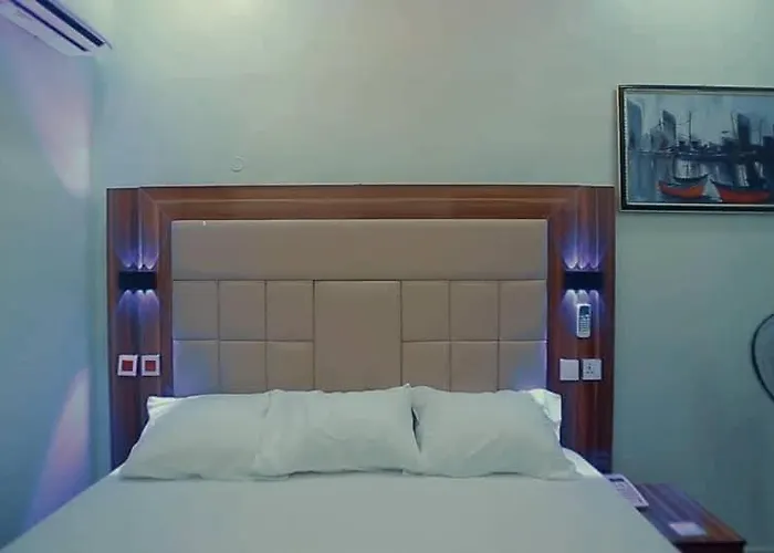 Riverleaf Hotels And Suites