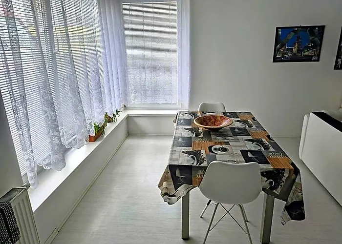Martin City Stay - Elegant Apartment With Private Parking