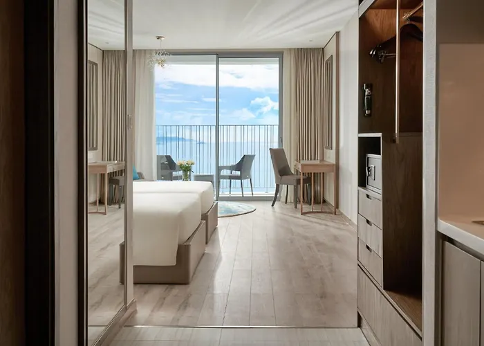 Emerald Wave Suites Seaview