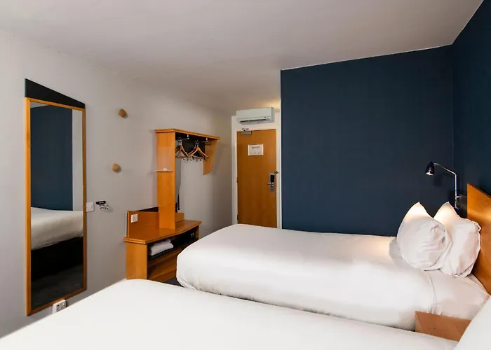 Holiday Inn Express Newport By Ihg