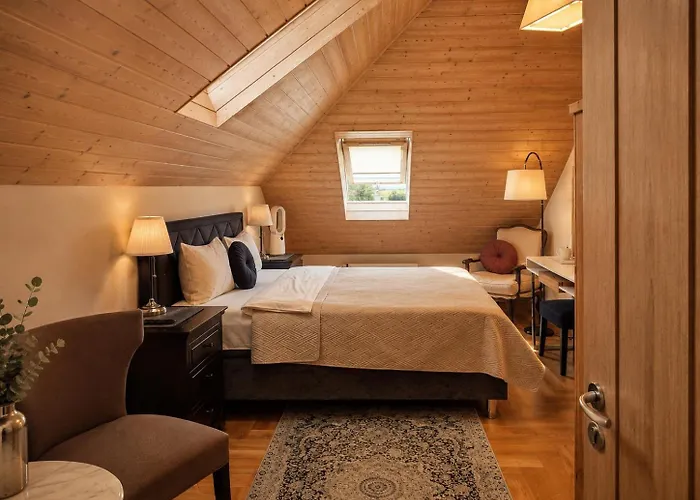 Lake & Library Boutique Hotel