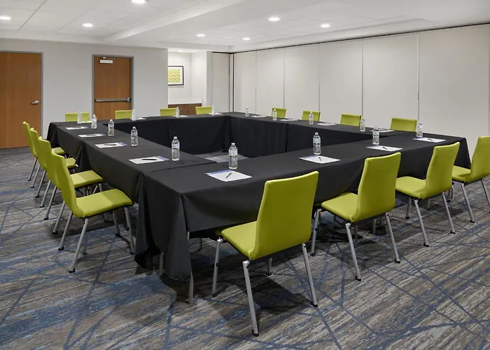 Holiday Inn Express Kansas City - At The Legends! By Ihg