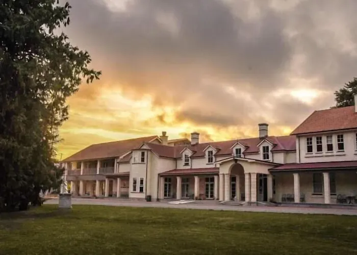 Teschemakers Resort