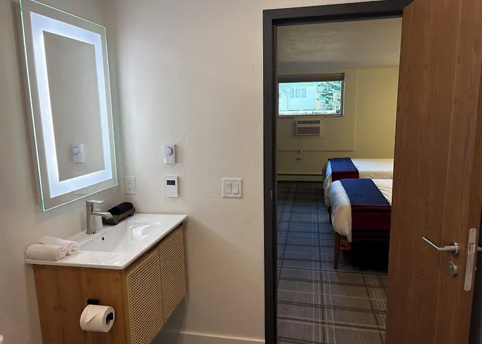 Yodeler Motel