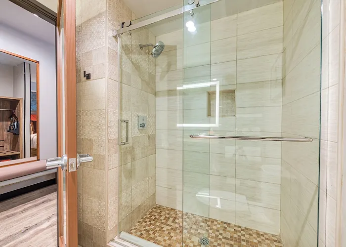 Hotel Lexen Newhall & Santa Clarita - Near Six Flags Magic Mountain