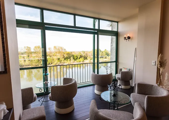Cote Garonne Le Balcon Des Dames -Hotel Et Restaurant- Tonneins Fauillet Marmande - Panorama Sur Garonne-Climatise- Accueil Velo-Canal Et Vallee Du Lot -Soiree Etape- Sejour Touristique-