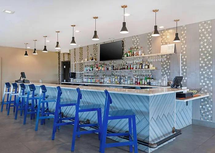 Best Western Plus Executive Residency Rigby'S Water World Hotel