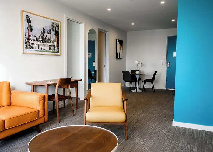 Peninsula Hotel Motel