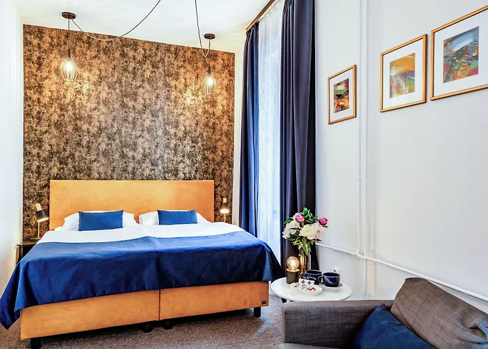 BlueBell Hotel