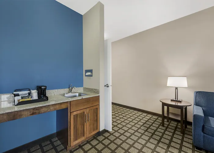 Best Western North Bryant Inn