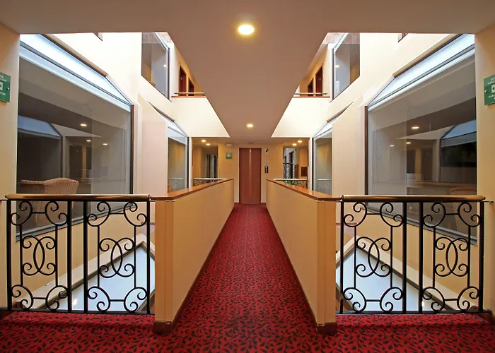Hotel Windsor House Inn By Geh Suites