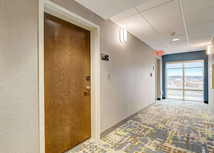 Hampton Inn & Suites Cincinnati Midtown Rookwood
