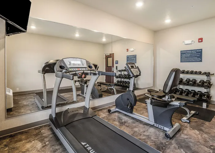 Cobblestone Hotel & Suites - Newport