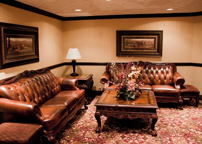 Holiday Inn Express & Suites Mentor - Banquet Center By Ihg