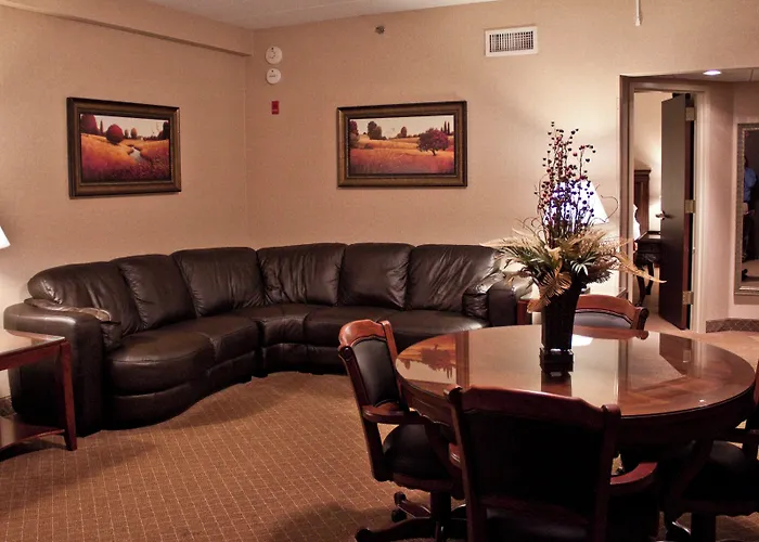 Holiday Inn Express & Suites Mentor - Banquet Center By Ihg