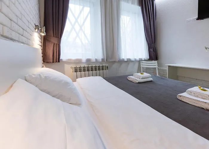 Smart Hotel Rooms Near Metro 24/7