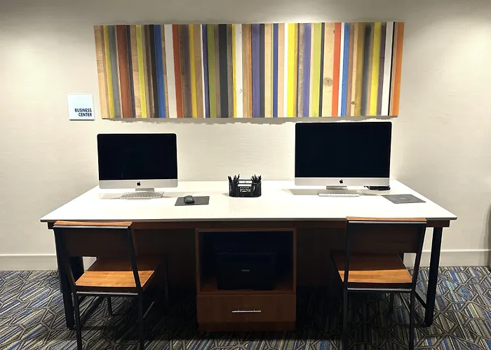 Holiday Inn Express & Suites Macon North By Ihg