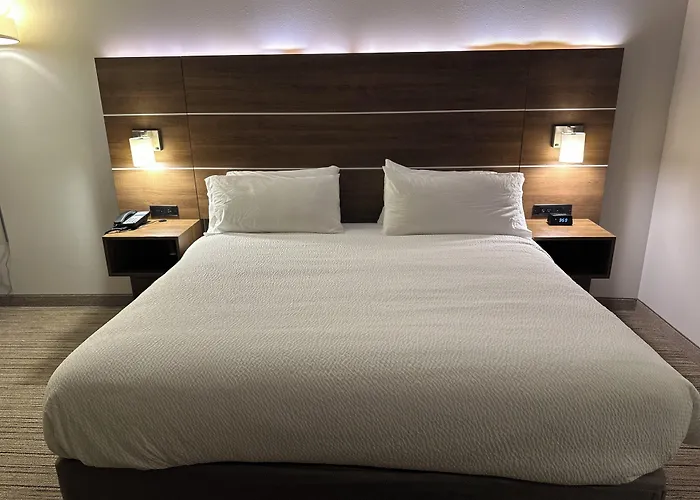 Holiday Inn Express & Suites Macon North By Ihg