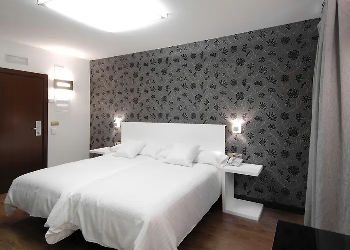 Hotel Cienbalcones