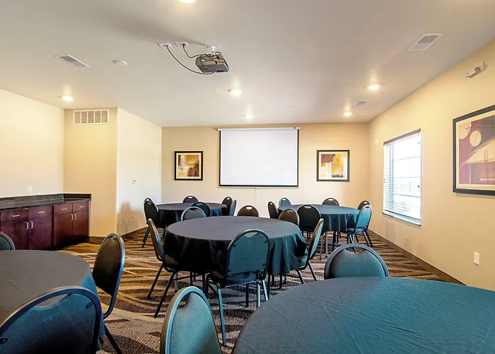 Cobblestone Hotel & Suites - Paxton