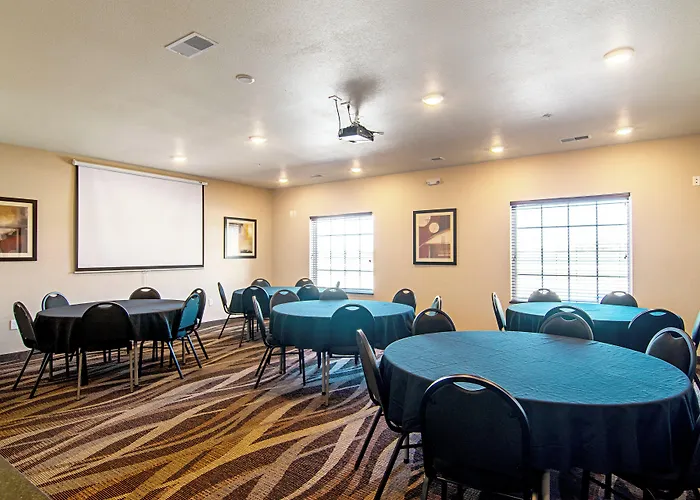 Cobblestone Hotel & Suites - Paxton
