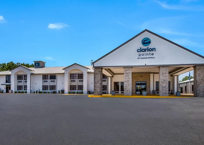 Clarion Pointe Marshall