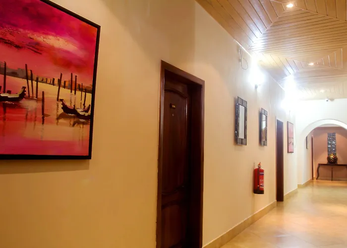 Mahogany Lodge, Cantonments