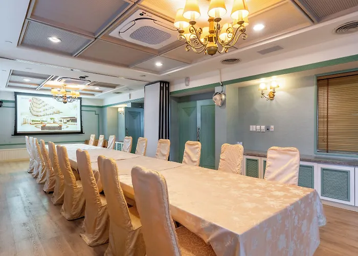 Palasia Hotel