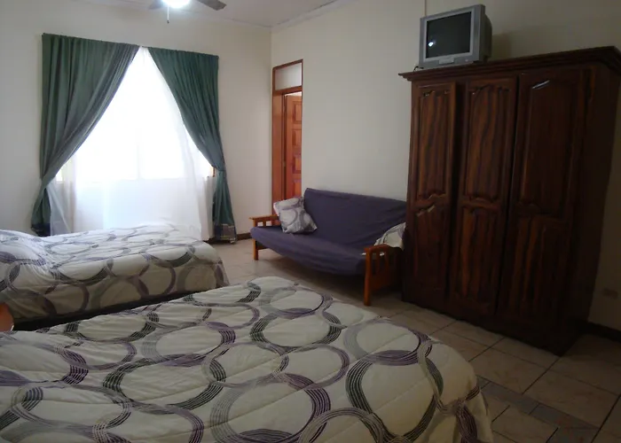 Hotel La Guaria Inn&Suites
