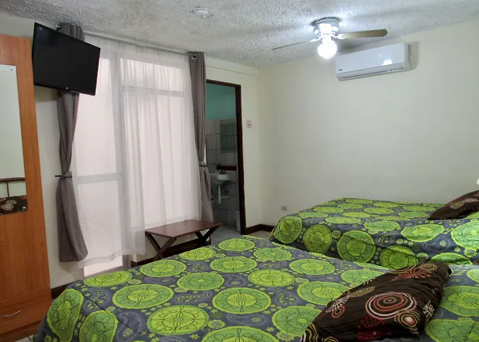 Hotel La Guaria Inn&Suites