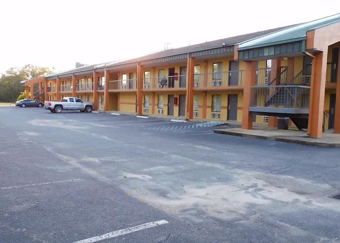 Camilla Inn&Suites