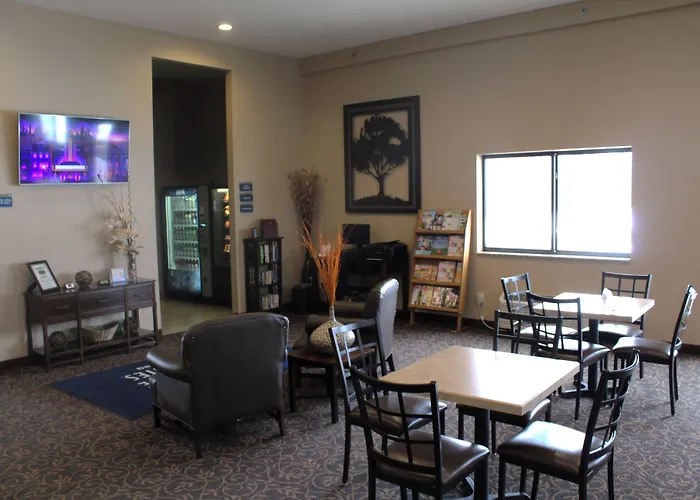 Cobblestone Inn & Suites - Denison | Oak Ridge