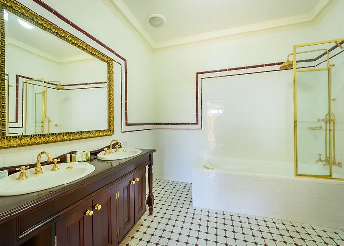Cobb & Co Court Boutique Hotel