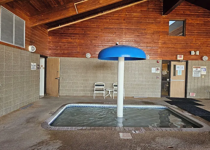 Fossil Creek Hotel & Suites