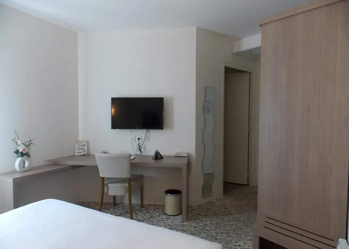 Brit Hotel Alghotel