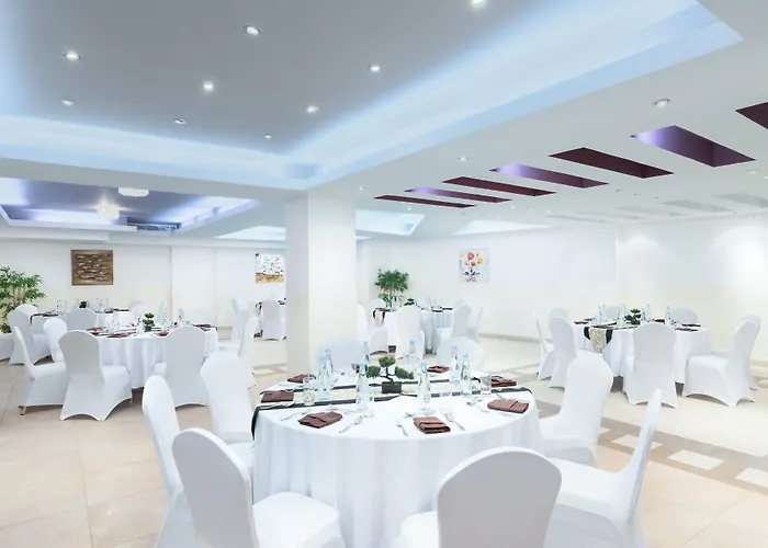 Al Hail Waves Hotel Managed By Centara