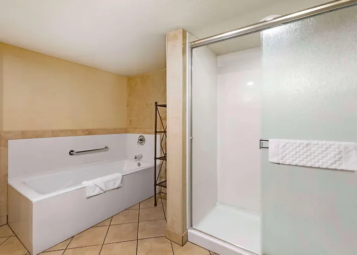 Best Western Plus Raton Hotel