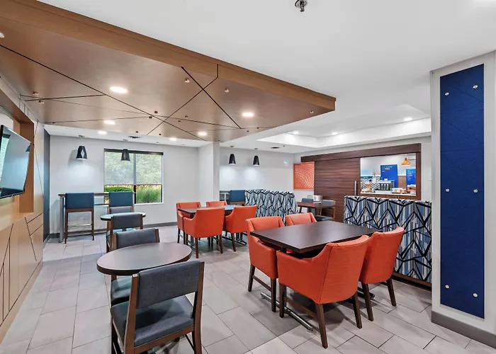 Holiday Inn Express & Suites Maumelle By Ihg