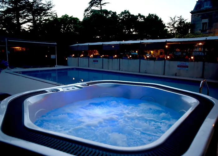Logis Hotel - Restaurant Residence Les Cedres