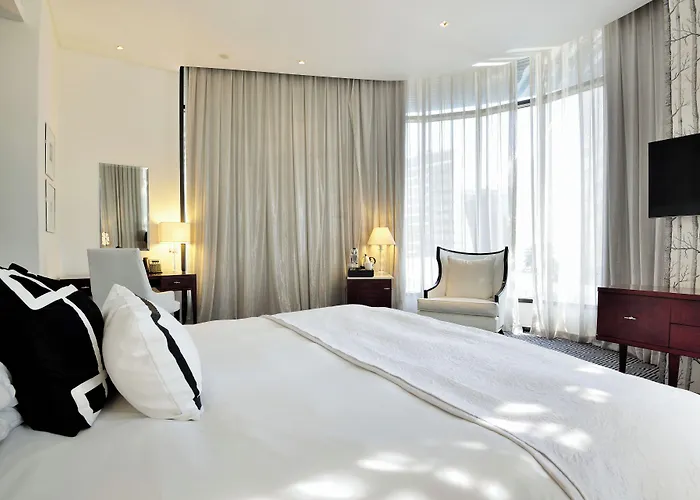 DAVINCI Hotel on Nelson Mandela Square