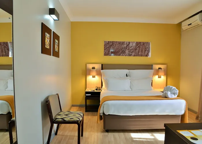 Cresta Oasis Hotel