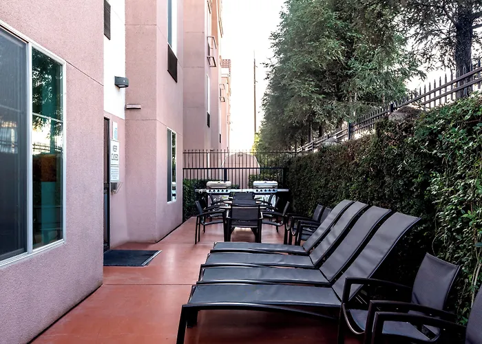 Holiday Inn Express & Suites Lathrop By Ihg