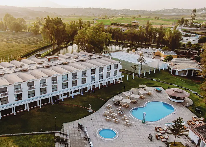El Lago Hotel By Luoxo Characato