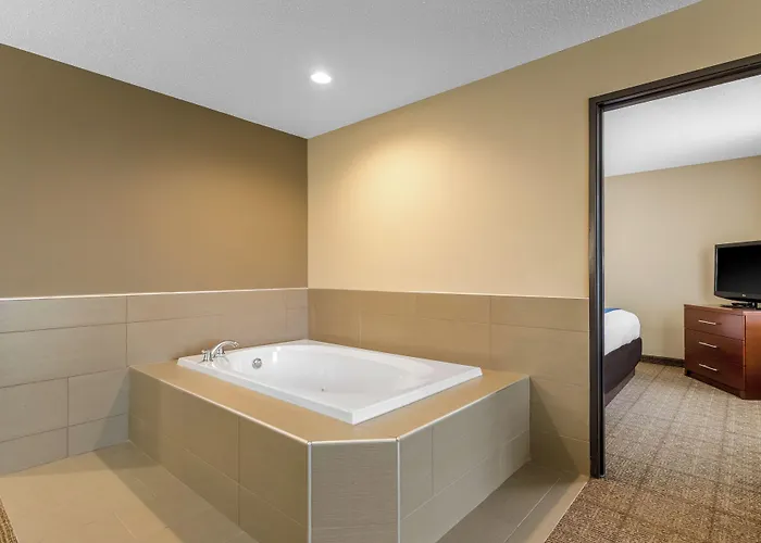 Comfort Suites Cedar Falls Industrial Park