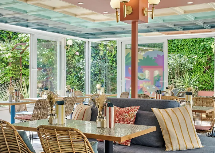 Hotel Chromatics & Restaurant Hill Club By Happyculture
