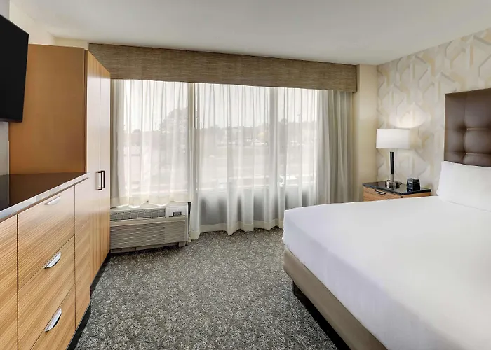 Drury Inn & Suites Birmingham Lakeshore Drive