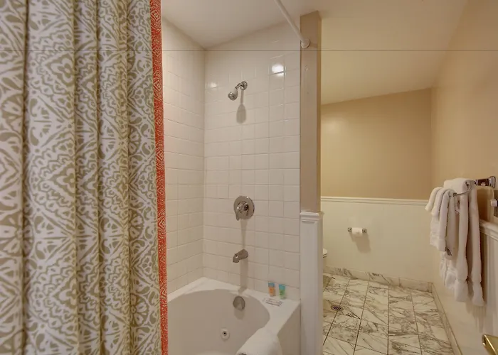 Glenmore Plaza Hotel