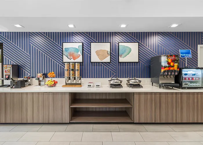 Best Western Valencia/Six Flags Inn & Suites