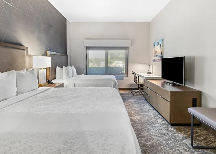 Best Western Valencia/Six Flags Inn & Suites